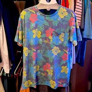 LEVIS VINTAGE FLORAL TEE WITH FRONT POCKET STITCH 🥾